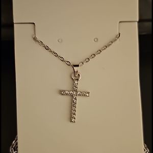 Cross pendant necklace